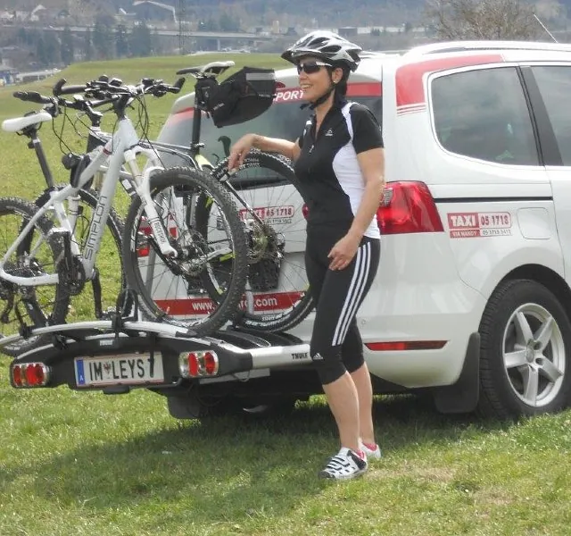 Imster Funktaxizentrale Leys Taxi mit Fahrradträger